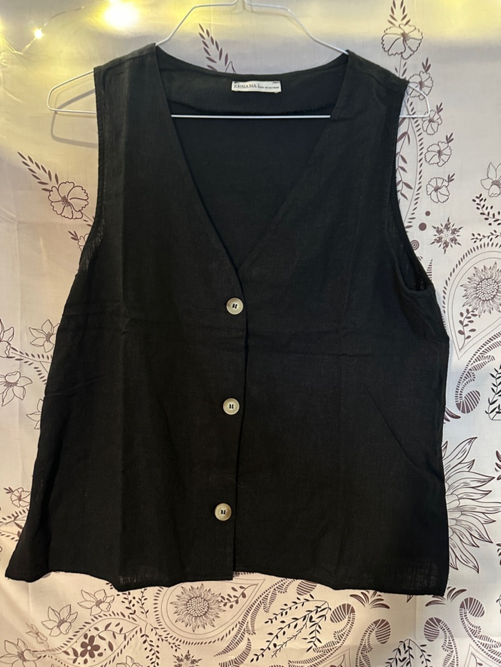 Zenana Outfitters Black Button-Front Linen Vest Top